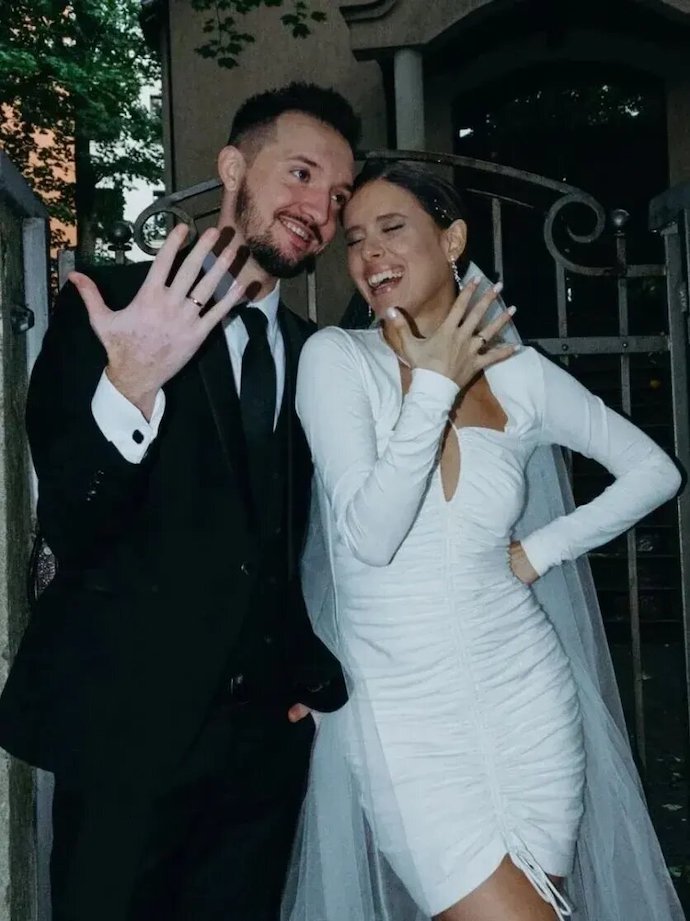 28-летняя певица Elvira T вышла замуж за музыканта Александра Гречаника
