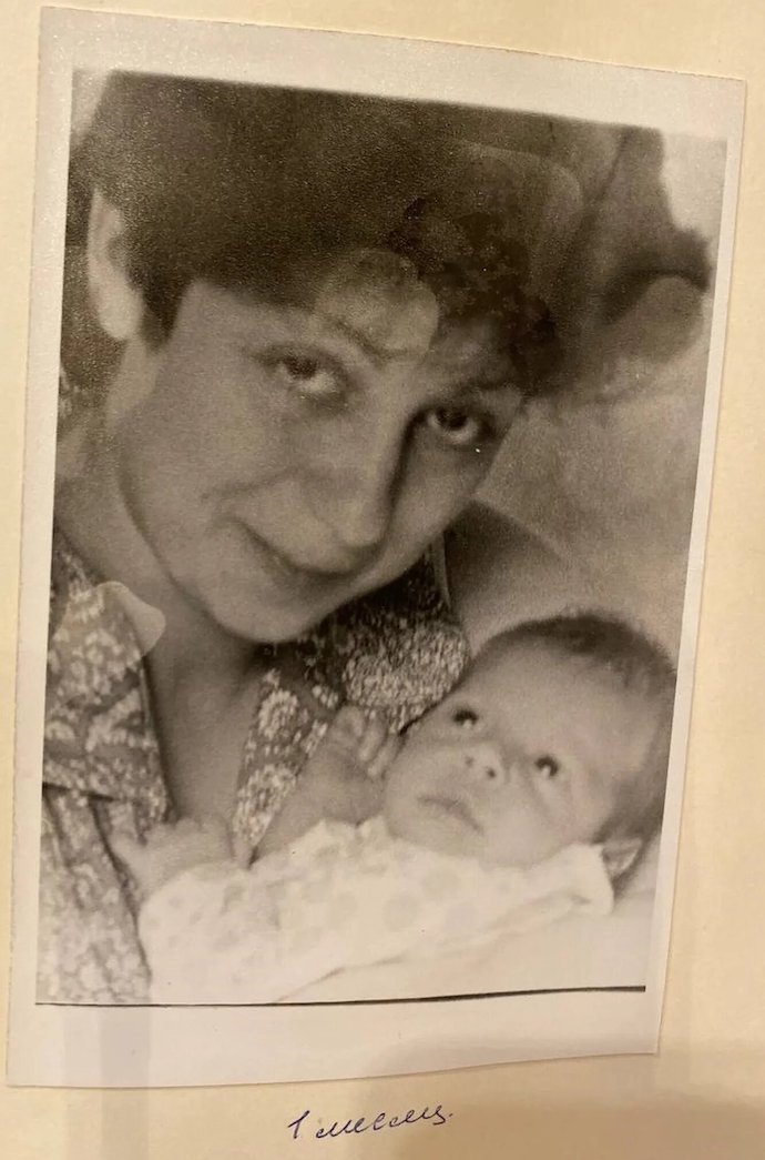 Мать Тимати поделилась архивными фото с сыном в честь его 40-летия