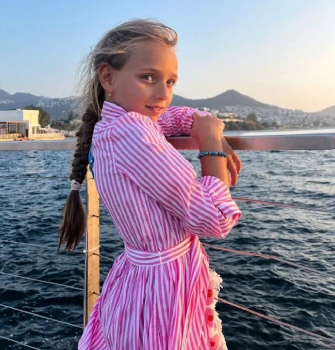 Татьяна Навка показала редкое фото дочери в ее 9-й день рождения