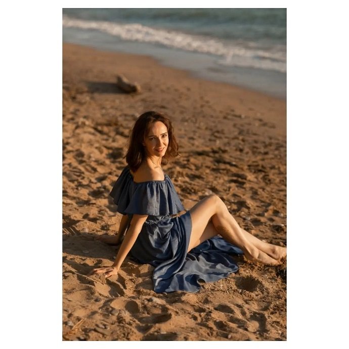 Актриса Валерия Ланская показала свои стройные ножки на новых пляжных снимках