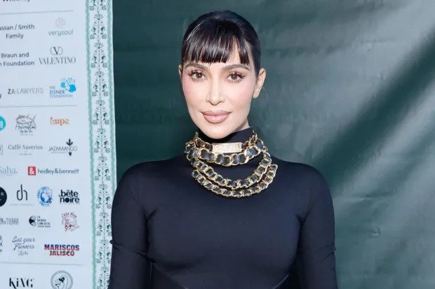 Новая причёска Ким Кардашьян вызвала споры в соцсетях
