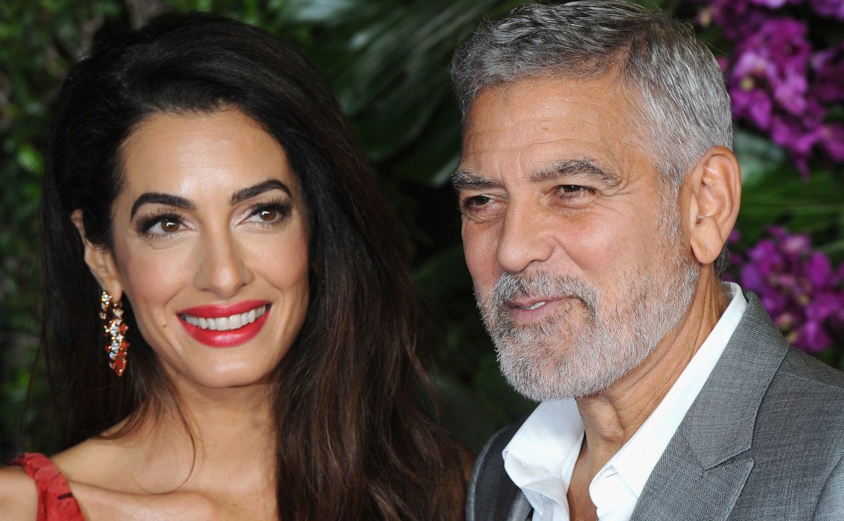 Джордж Клуни с супругой в мини-платье попали в объективы фотографов в Венеции