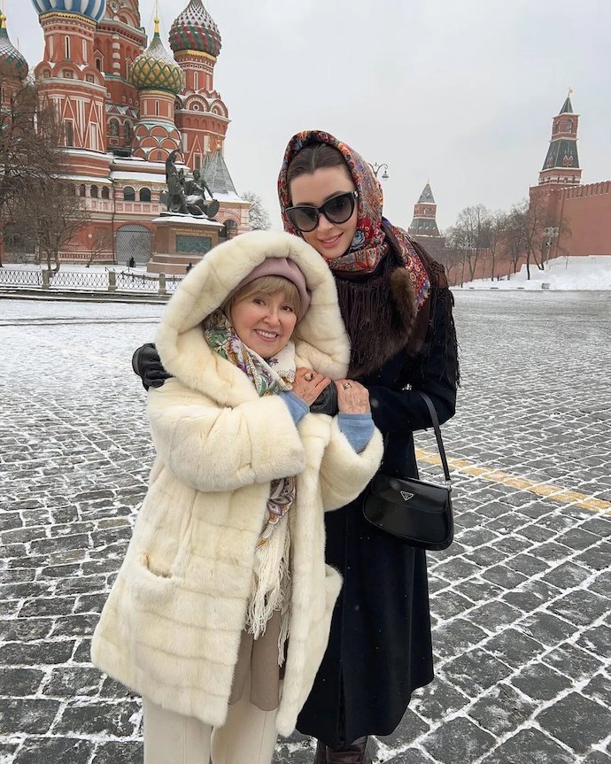 Дочь Анастасии Заворотнюк показала свою бабушку Валентину в день юбилея 