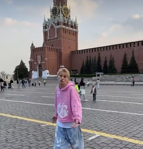 Даня Милохин рассказал, зачем прилетал в Россию