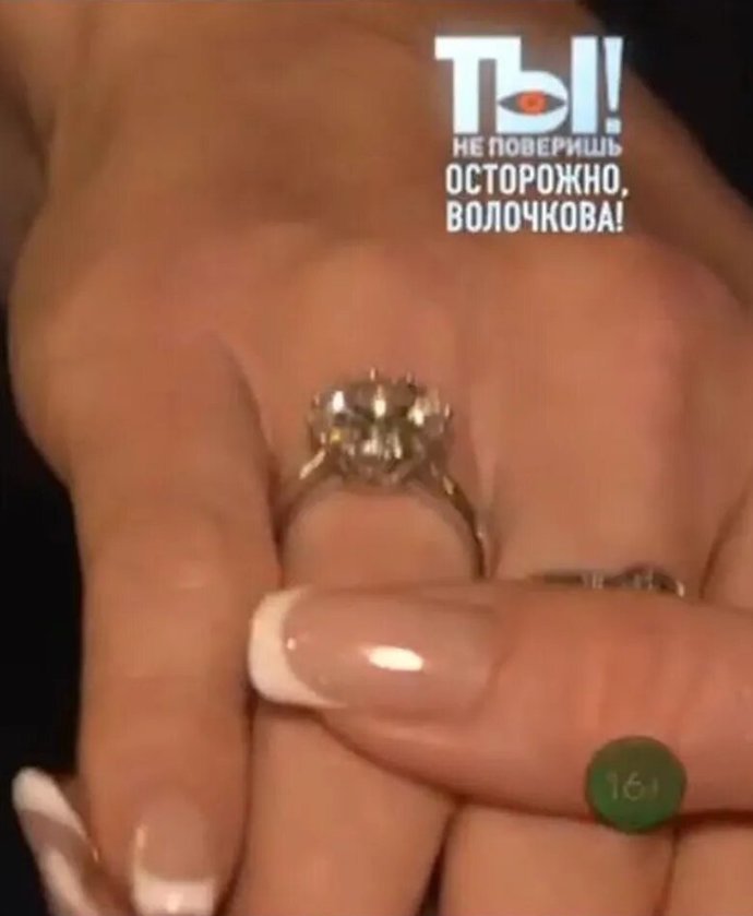 Анастасия Волочкова похвасталась кольцом с бриллиантом