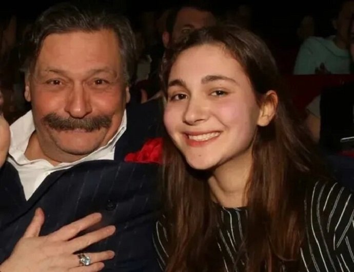Уборщица украла у дочери Дмитрия Назарова и Ольги Васильевой 3,5 миллиона рублей