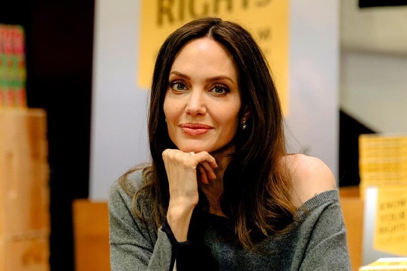Анджелина Джоли изменилась до неузнаваемости