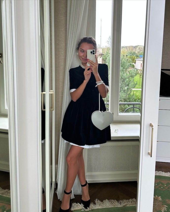 Стефания Маликова очаровала поклонников своим «кукольным» нарядом