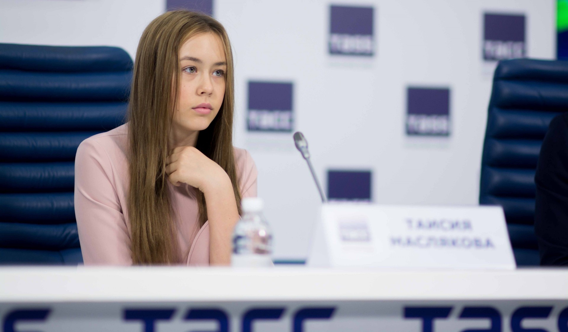 Внучка Александра Маслякова Таисия похожа на тюнингованную девушку за 30
