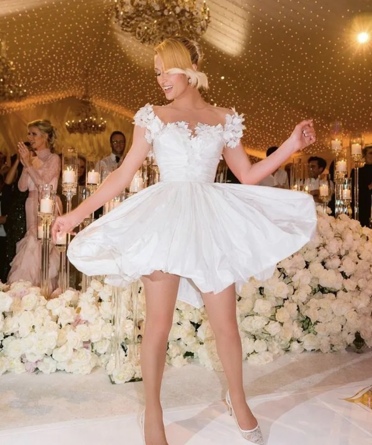 Пэрис Хилтон пошила на свою свадьбу 45 платьев