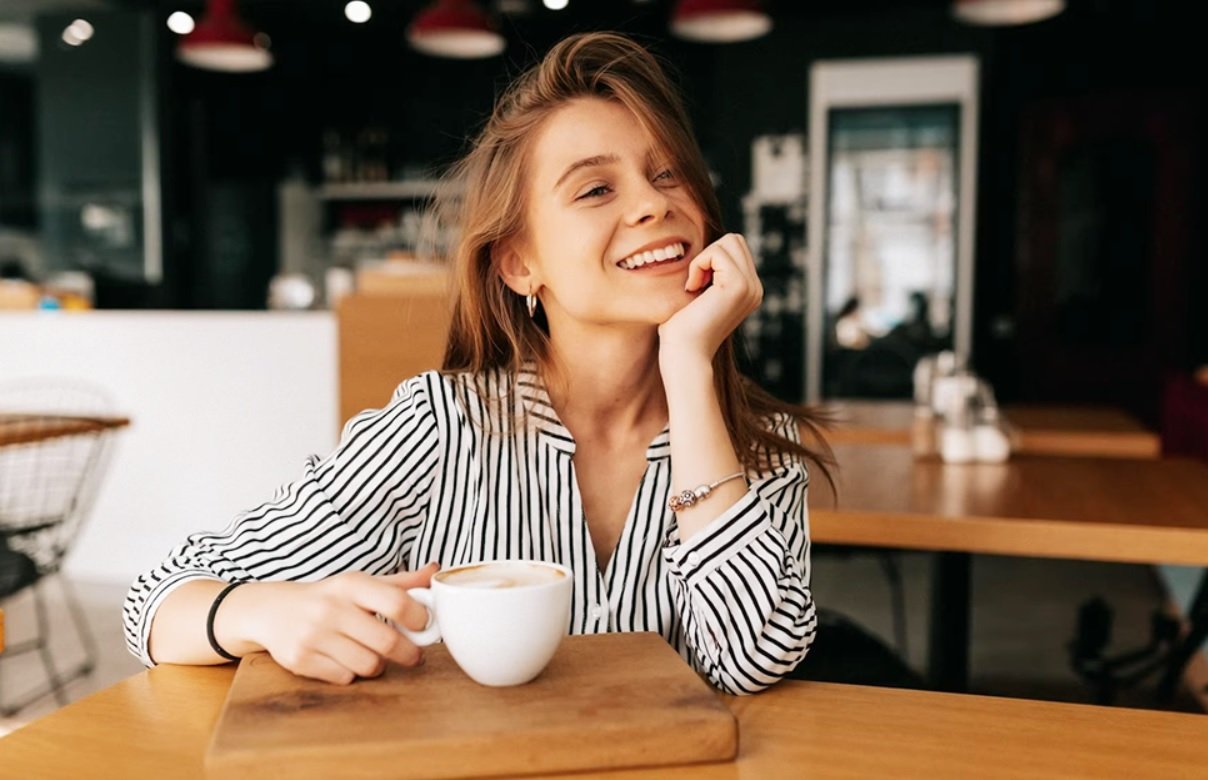 Как сохранить идеальную улыбку, если любишь кофе? Дельные советы Луизы Автандилян
