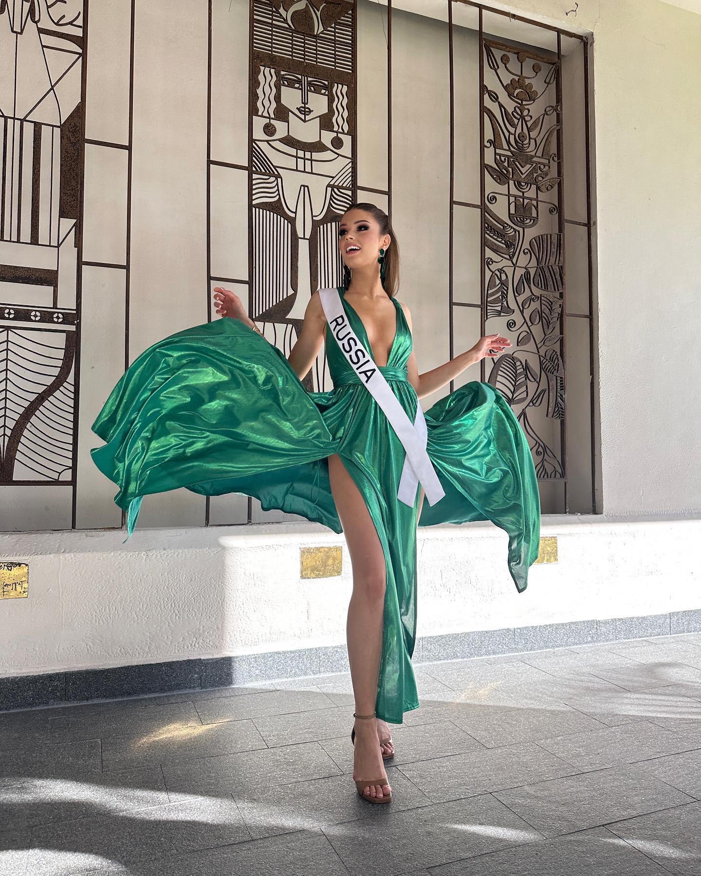 «Мисс Россия 2023» Маргарита Голубева поделилась фотографиями с конкурса «Мисс Вселенная» 