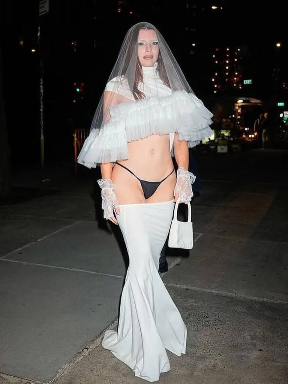 Джулия Фокс поразила всех своим появлением в платье невесты
