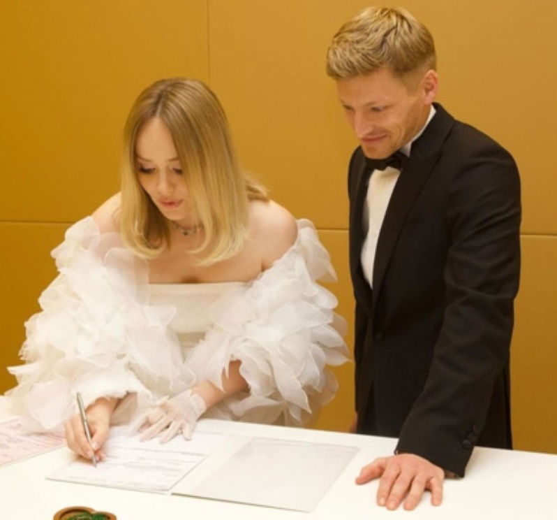  Беременная Зоя Бербер зарегистрировала брак с актером Максимом Белбородовым