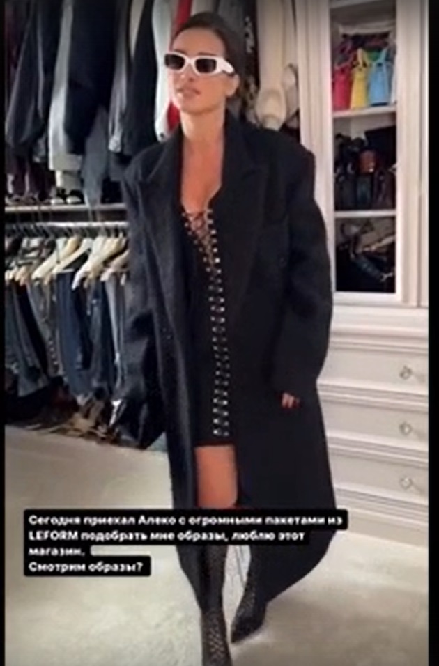 "Могу позволить?": Ксения Бородина предстала в притягательном платье со шнуровкой