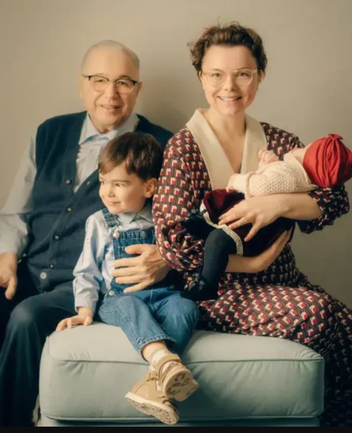 У 78-летнего Евгения Петросяна и Татьяны Брухуновой родился второй ребенок
