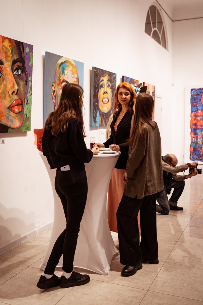В галерее «Юсупов Арт» открылась персональная выставка Anastasia Bri «Pro.это»