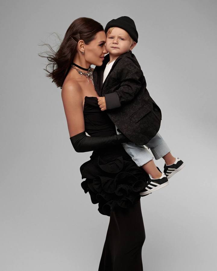 Аделина Сотникова приняла участие в стильной фотосессии с сыном