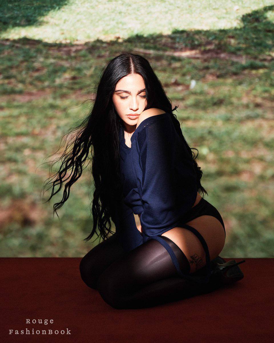 «Скромная» фотосессия Лурдес Леон украсила страницы Rouge Fashionbook