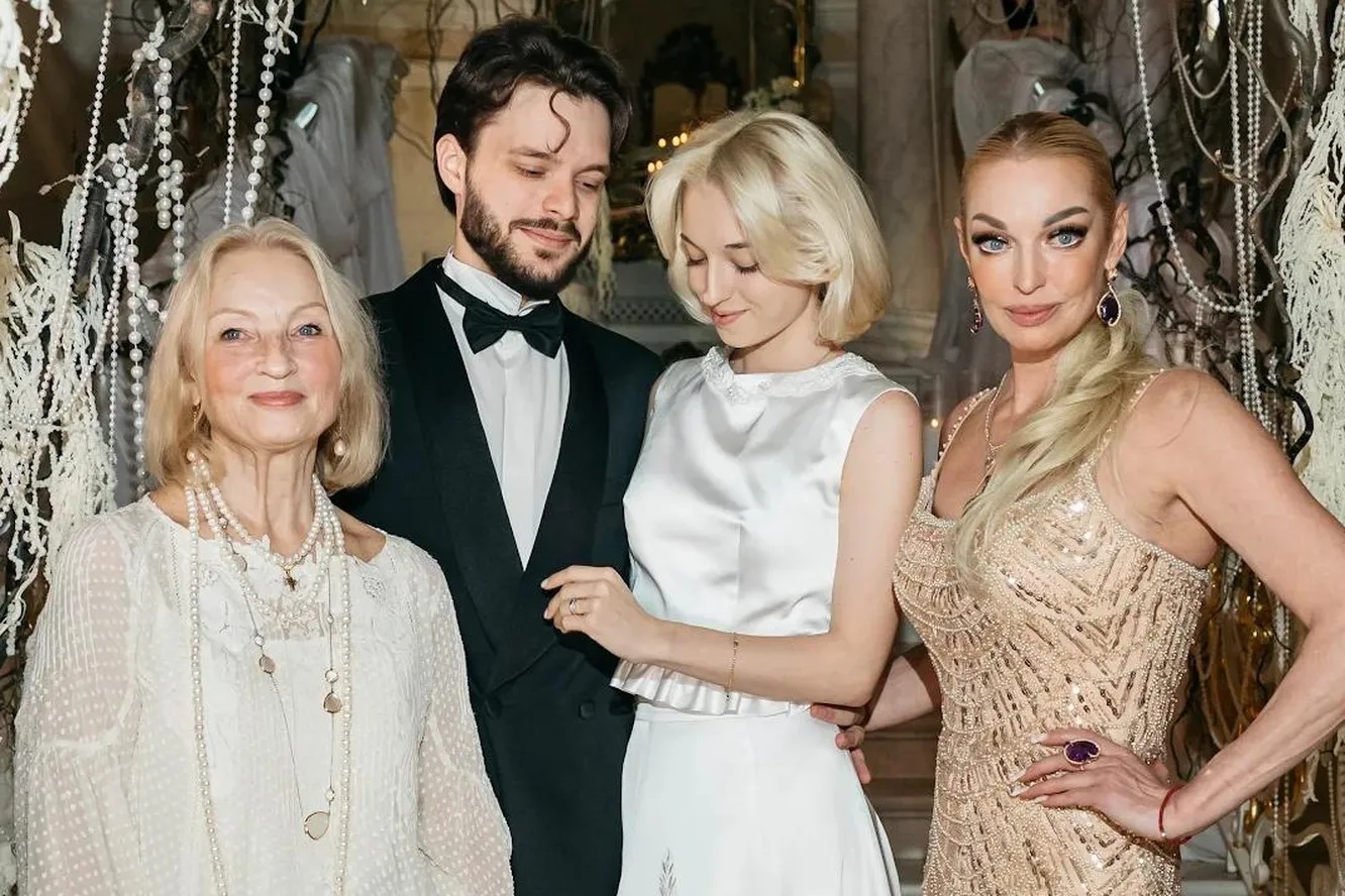 Почему Анастасия Волочкова решила отказаться от дочери и матери Почему Анастасия Волочкова решила отказаться от дочери и матери