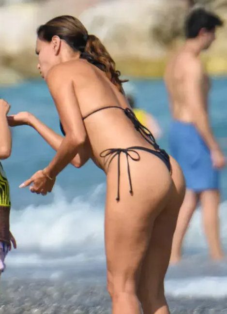 Пляжные фото Евы Лонгории вновь получили самые восторженные отзывы