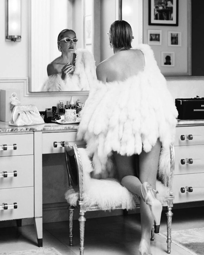 На фотосессии для Harper’s Bazaar Шэрон Стоун решила не скрывать, как выглядит её лицо