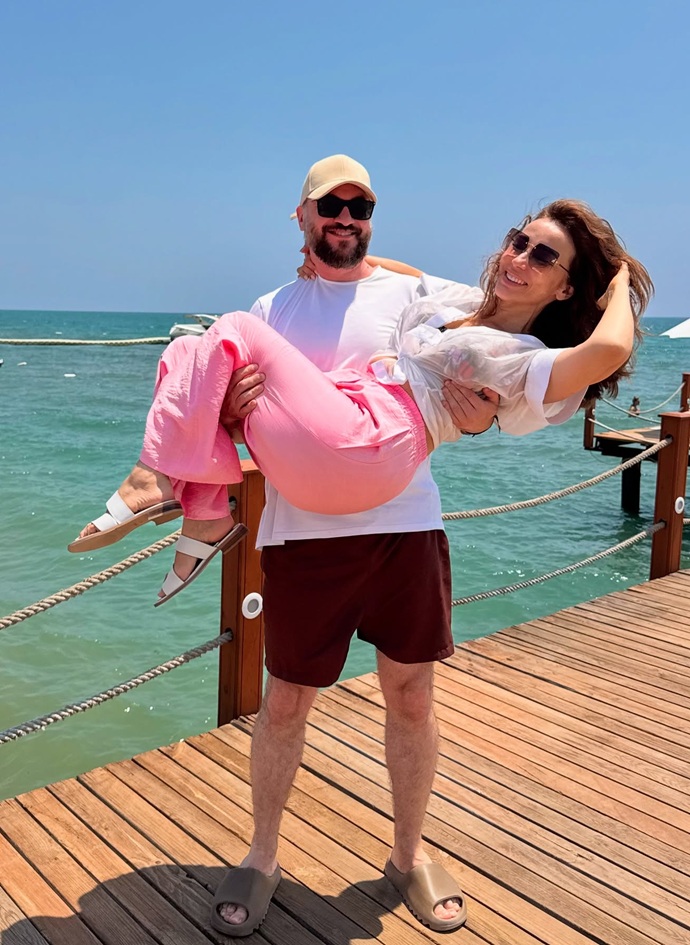 Анфиса Чехова похвасталась обручальным кольцом и объявила, что выходит замуж