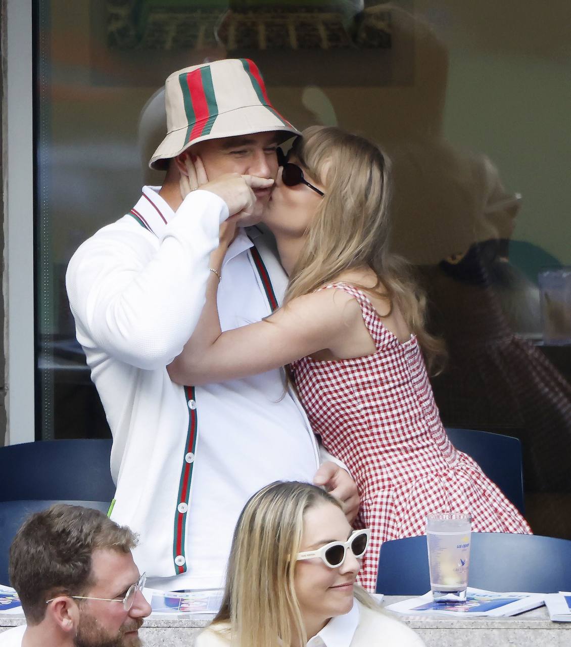 Вопреки слухам, Тэйлор Свифт выходит замуж