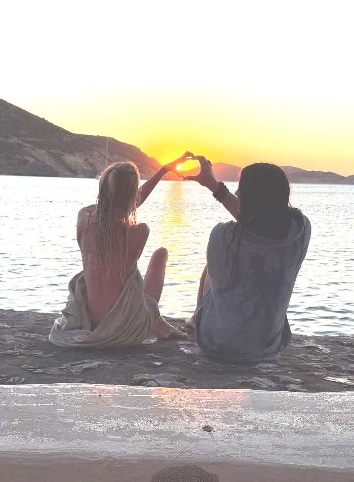 Откровенные фотосессии и купание голышом: в жизни Стеллы Максвелл происходит санаса