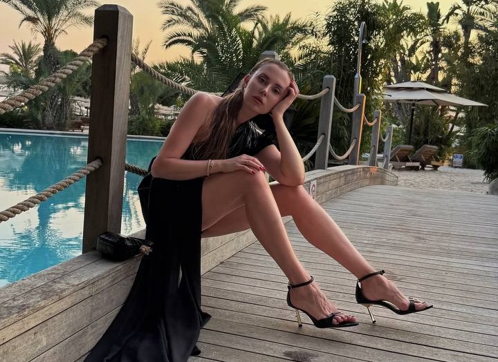 «У меня не было ни связей, ни билетов, только 17 подготовленных образов»: Светлана Астахова рассказала о Миланской неделе моды