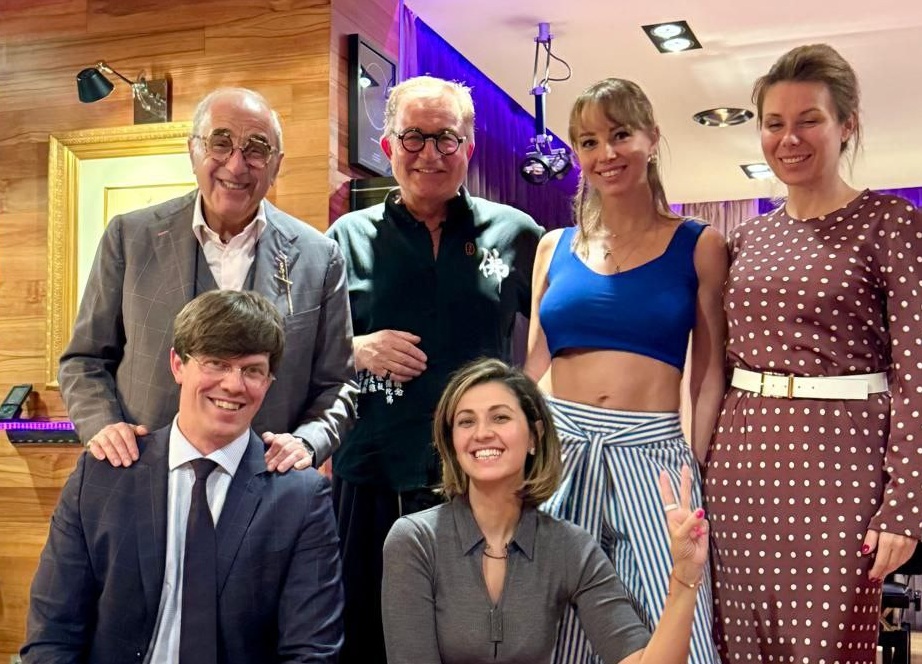 После измены жены похудевший Дмитрий Дибров вернулся к светской жизни После измены жены похудевший Дмитрий Дибров вернулся к светской жизни