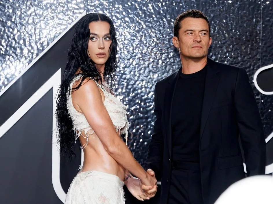 «Мы — одна большая, счастливая семья»: бывшая жена Орландо Блума Миранда Керр высказалась о его разводе с Кэти Перри