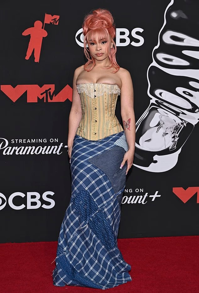 Сабрина Карпентер, Пэрис Хилтон, Доджа Кэт и другие звезды на церемонии вручения премии MTV Video Music Awards 2025