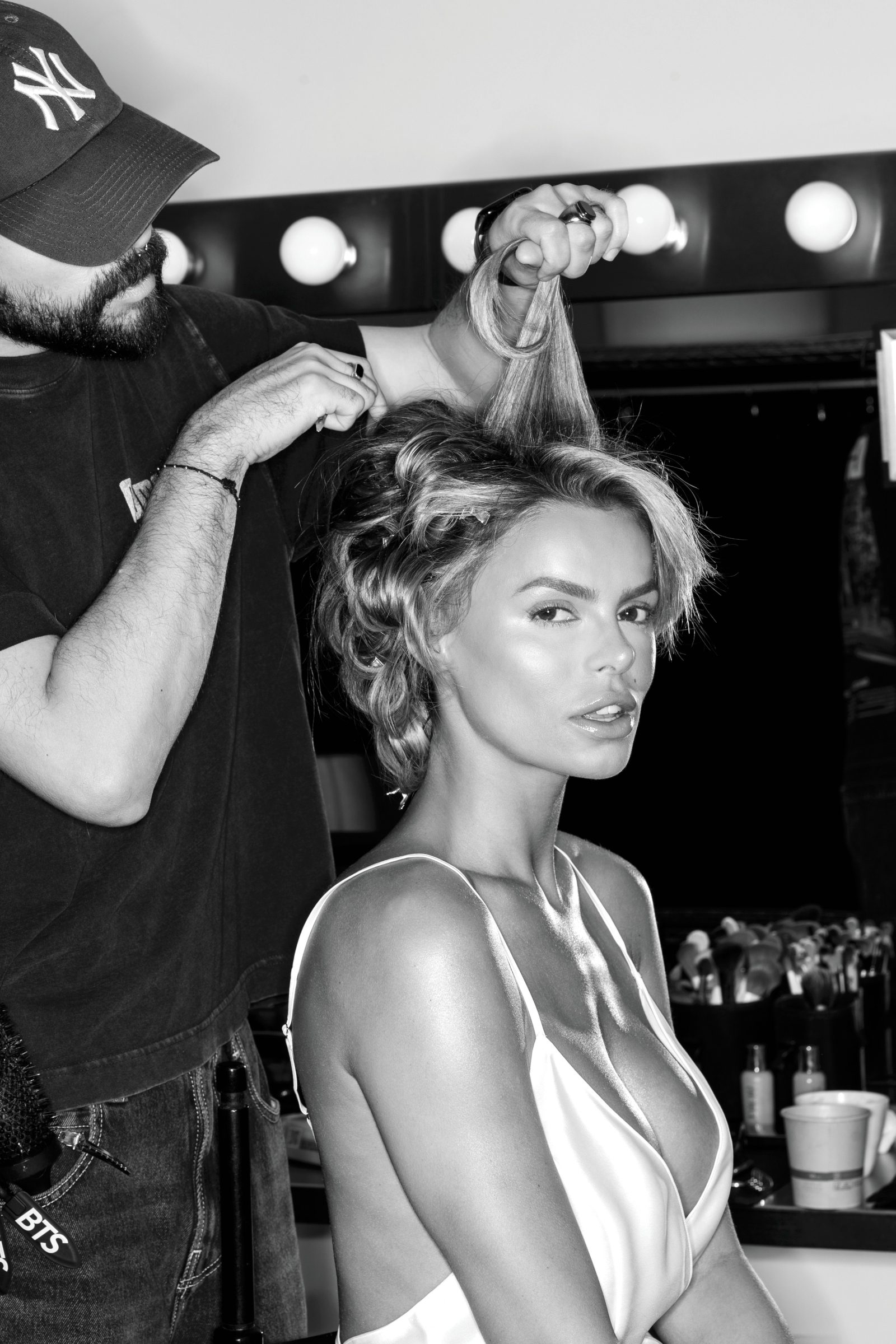 Мечта сбылась: Брукс Надер украсила обложку Maxim