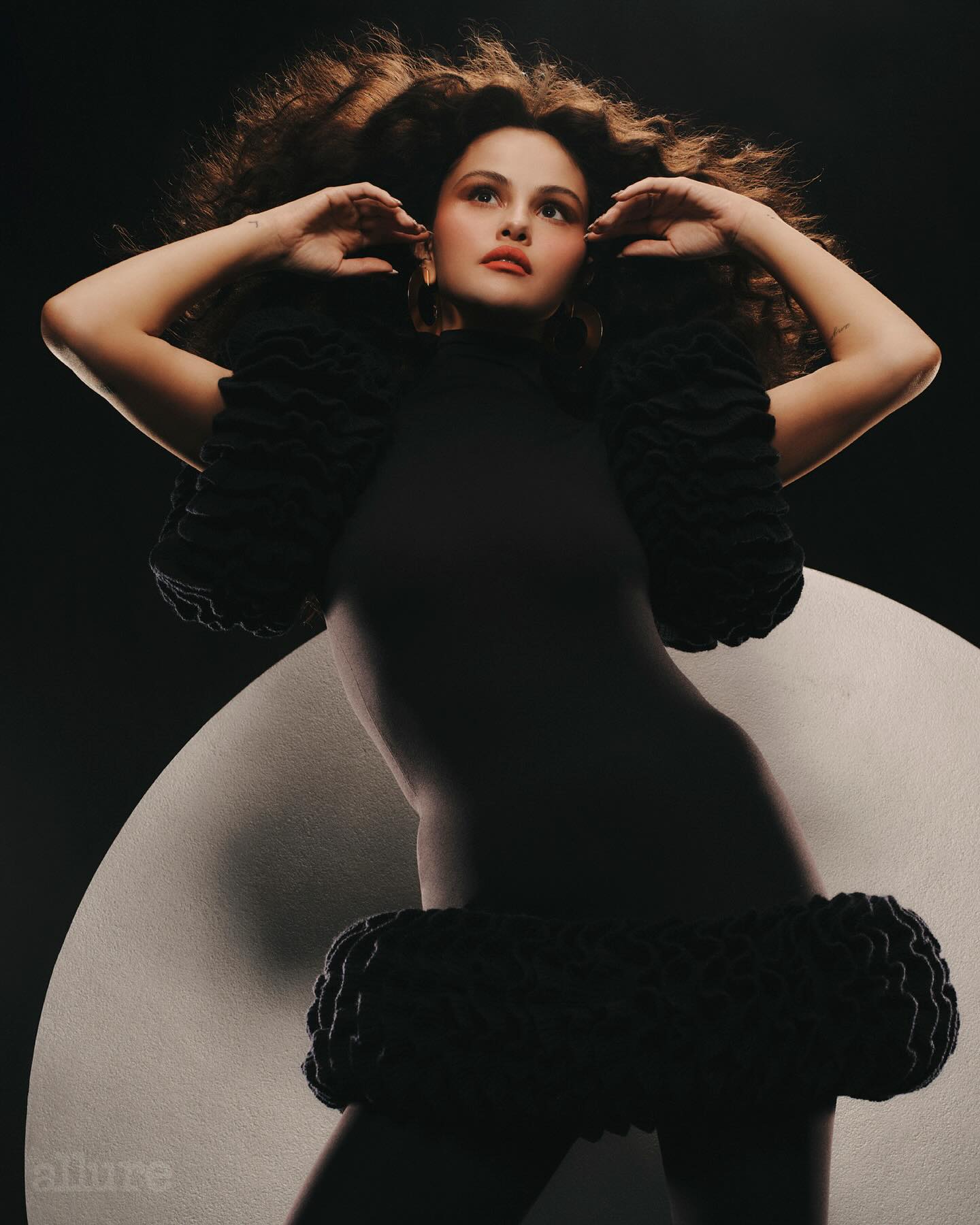 Накануне свадьбы постройневшая Селена Гомес появилась на страницах глянца