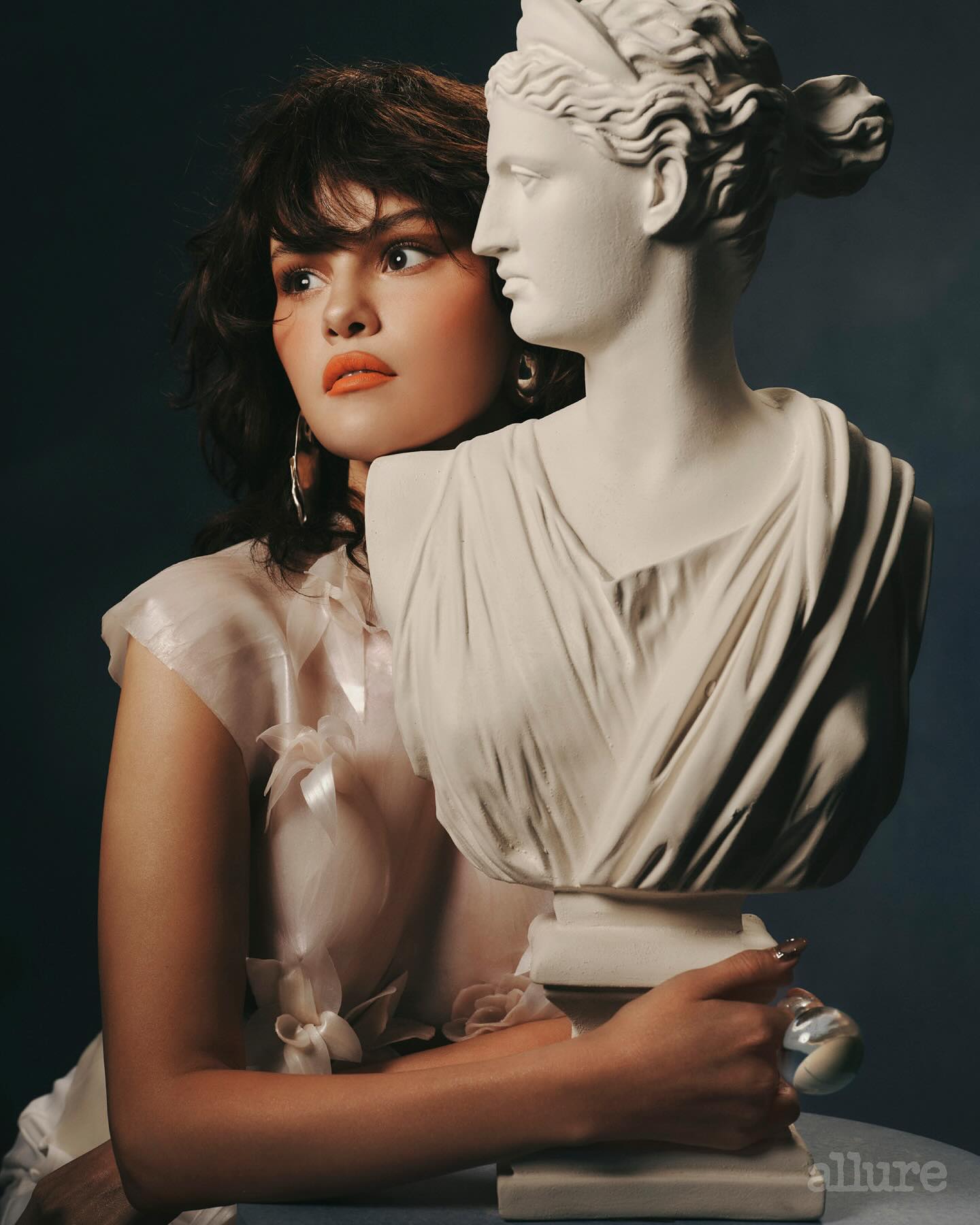 Накануне свадьбы постройневшая Селена Гомес появилась на страницах глянца