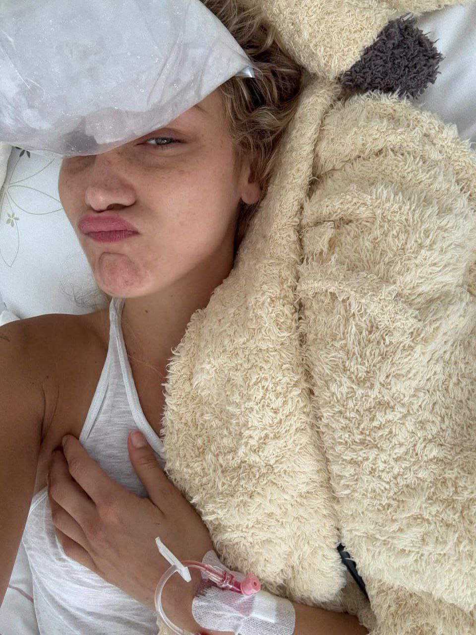 У бедняжки Беллы Хадид снова обострилась ее хроническая болезнь Лайма