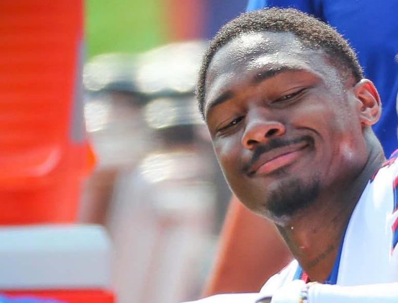 Вместе с грузовиком цветов бойфренд Карди Би "подарил" ей новость о своем внебрачном ребенке Вместе с грузовиком цветов бойфренд Карди Би "подарил" ей новость о своем внебрачном ребенке