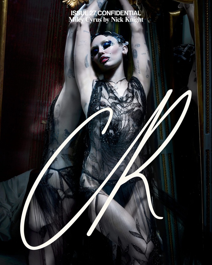 Майли Сайрус вновь потрясла публику в невероятно откровенной фотосессии