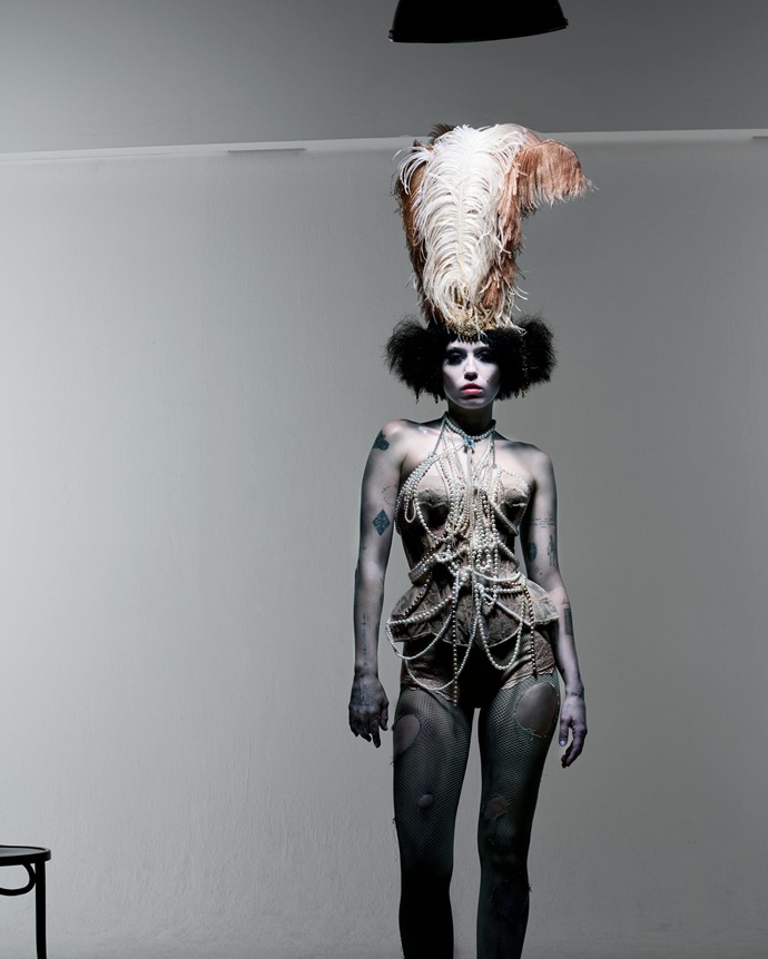 Майли Сайрус вновь потрясла публику в невероятно откровенной фотосессии