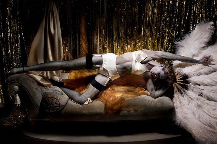 Майли Сайрус вновь потрясла публику в невероятно откровенной фотосессии