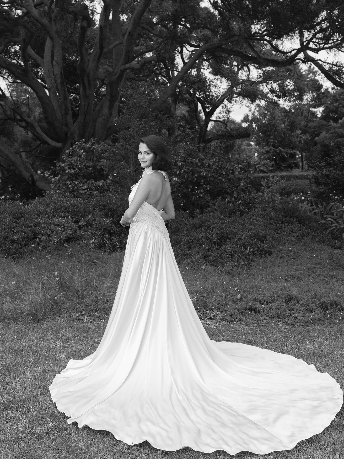 Селена Гомес поделилась фотографиями со своей свадьбы