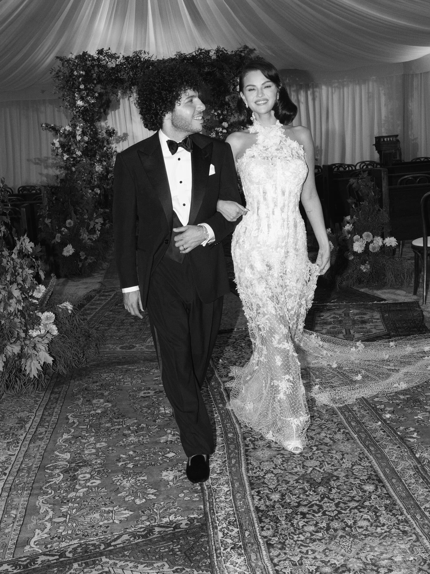 Селена Гомес поделилась фотографиями со своей свадьбы