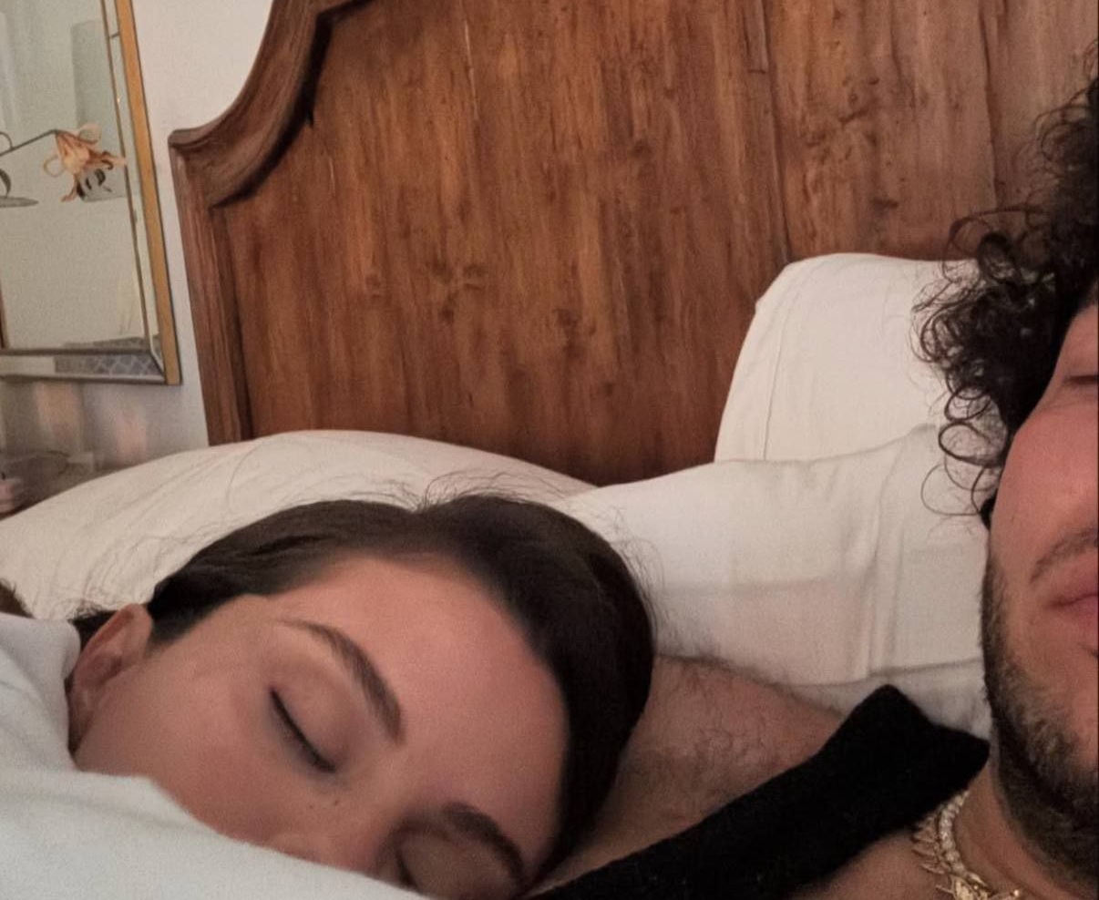 Селена Гомес поделилась фотографиями со своей свадьбы