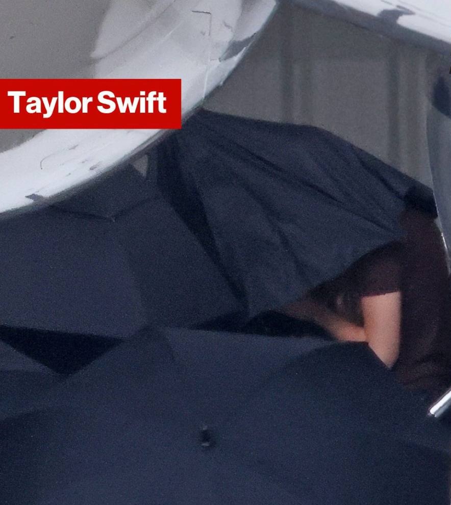 Селена Гомес поделилась фотографиями со своей свадьбы