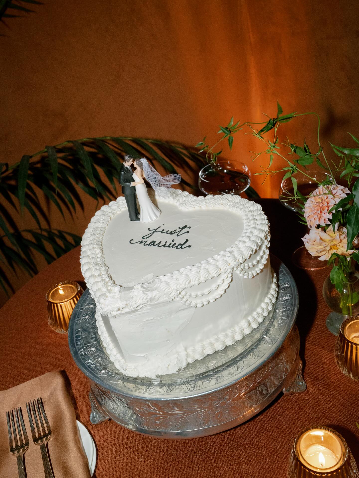 Селена Гомес поделилась фотографиями со своей свадьбы