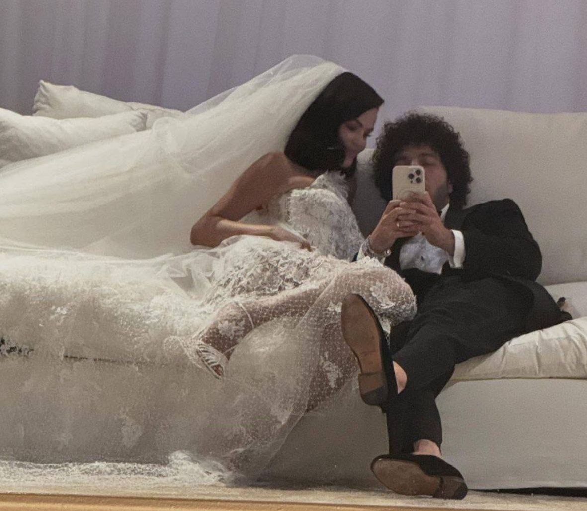 Селена Гомес поделилась фотографиями со своей свадьбы