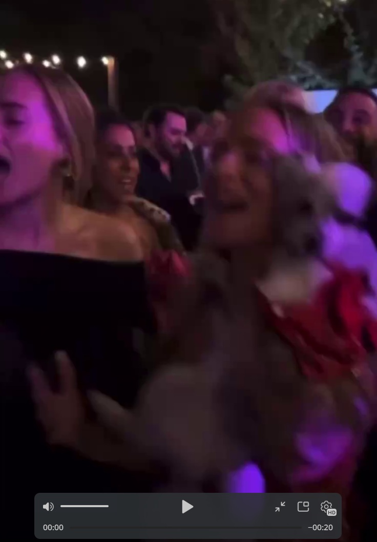 Адель продолжает вызывать восторг своей фигурой Адель продолжает вызывать восторг своей фигурой