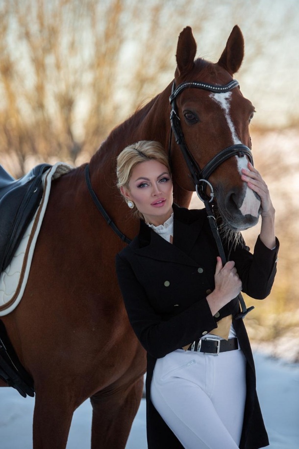 Многодетная мама Евгения Ланскова стала победительницей международного конкурса «Миссис Вселенная».