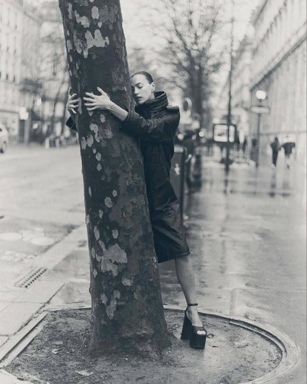 Ирина Шейк увлеклась мрачной эстетикой